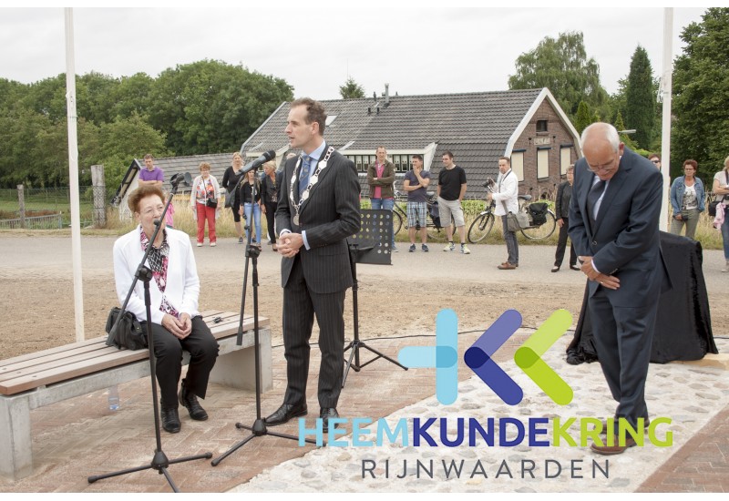 12 -7-2015 Onthulling grafsteen Herwen Coll. P.Snip- HKR (41)